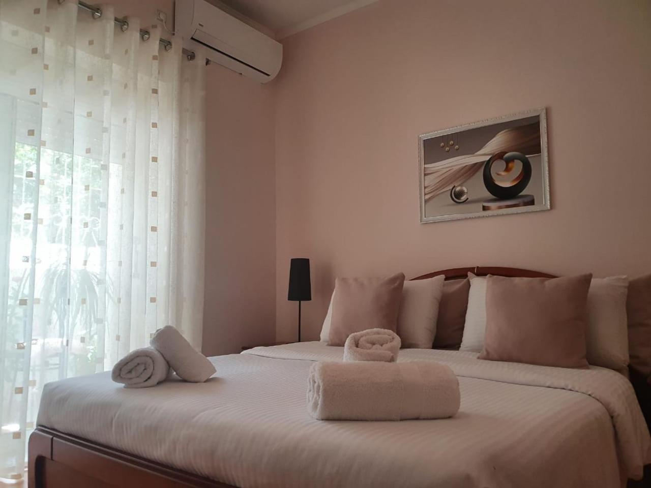 Sofia'S Modern Apartment Gjirokastër Eksteriør bilde