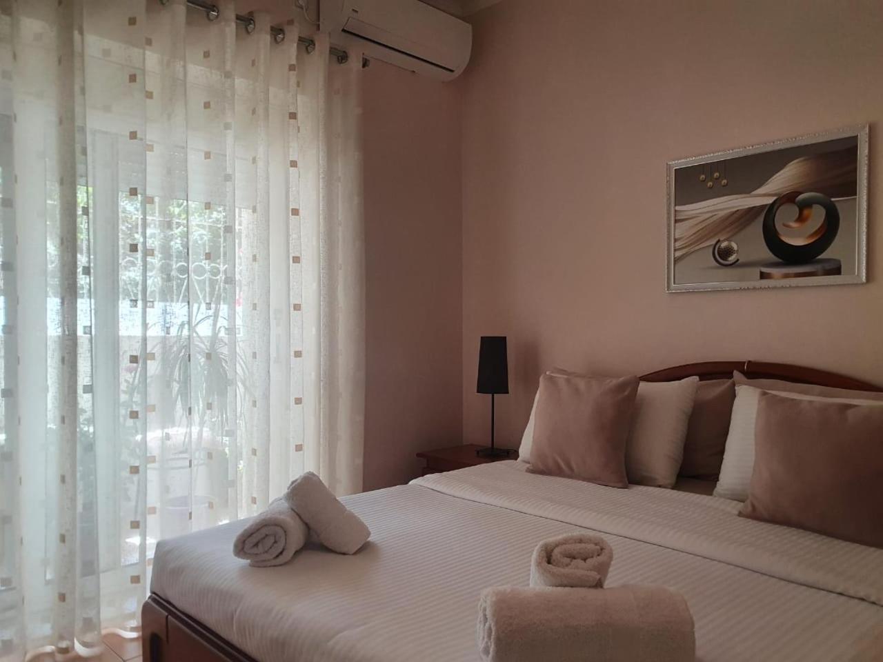 Sofia'S Modern Apartment Gjirokastër Eksteriør bilde