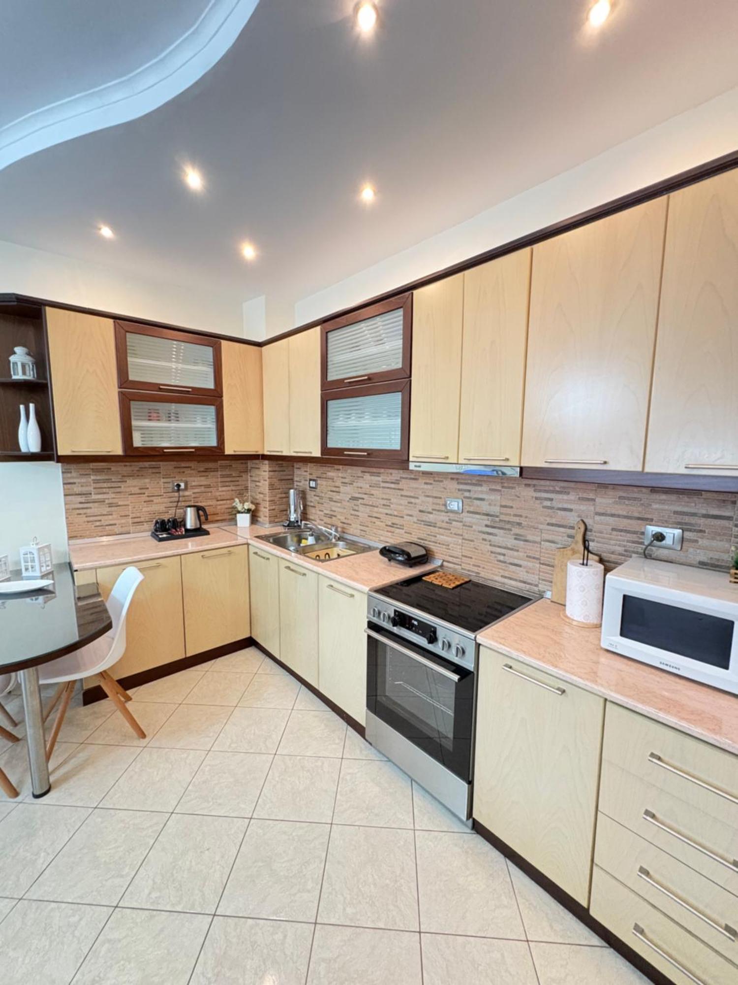 Sofia'S Modern Apartment Gjirokastër Eksteriør bilde