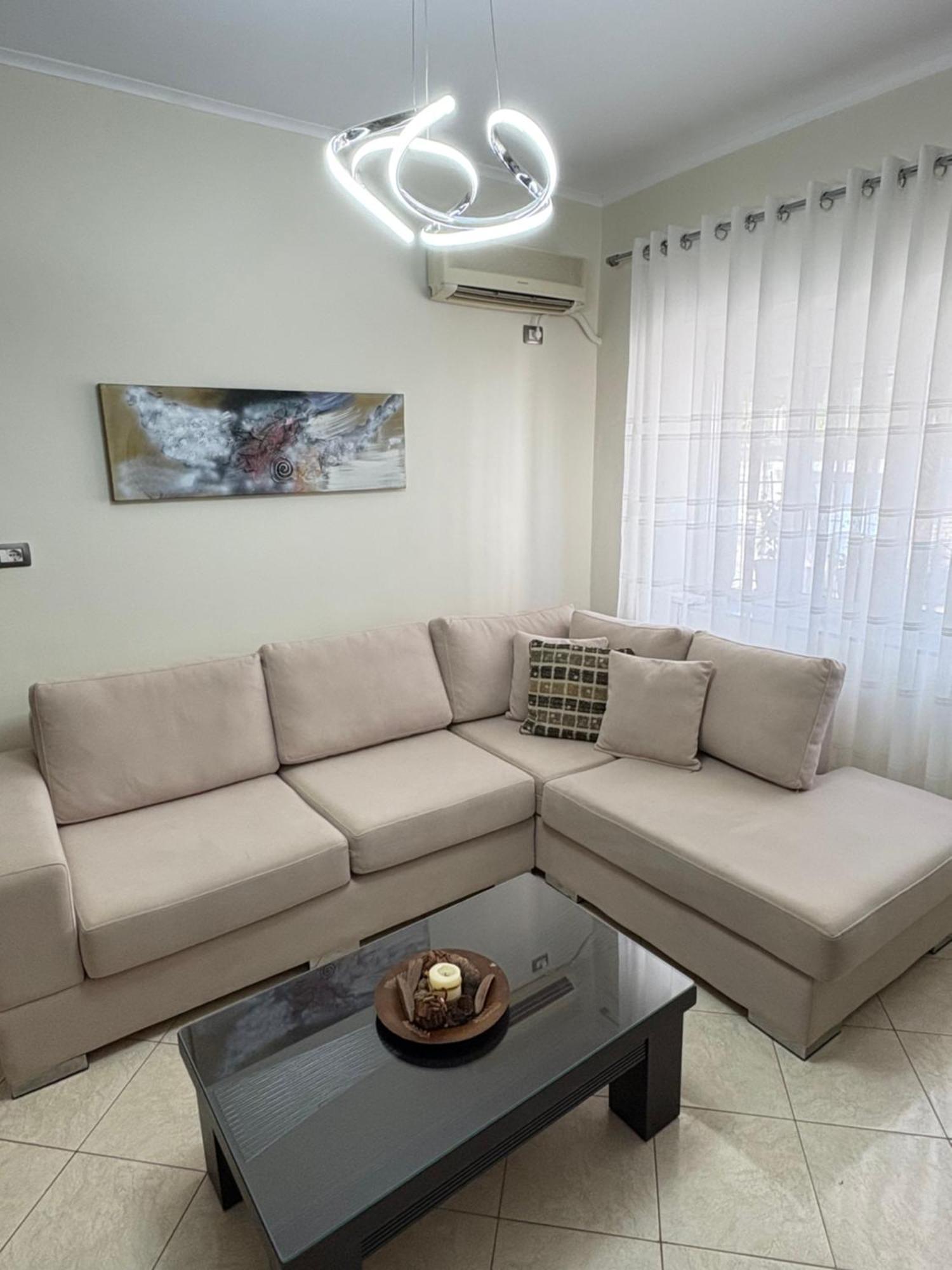 Sofia'S Modern Apartment Gjirokastër Eksteriør bilde
